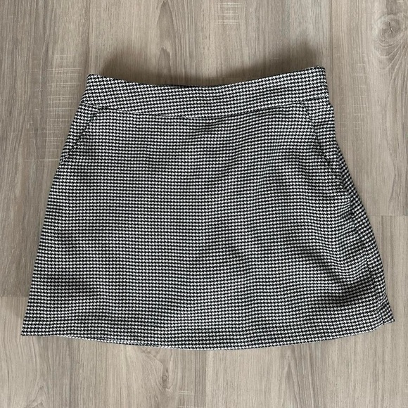 Abercrombie & Fitch Dresses & Skirts - Abercrombie and Fitch workman’s houndstooth skort